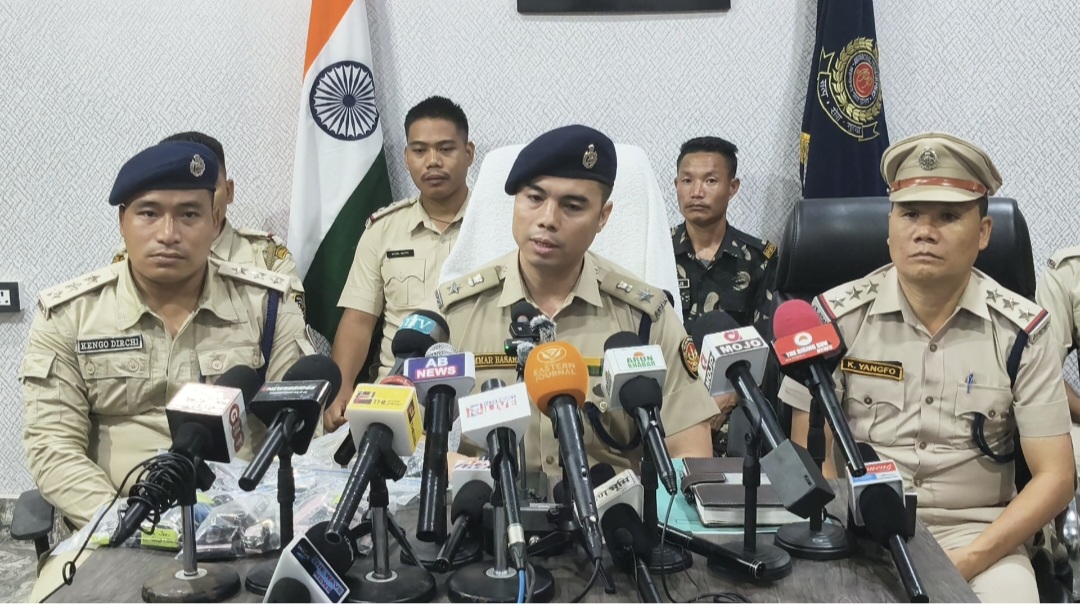 राजधानी पुलिस ने वाहन तस्करी गिरोह का भंडाफोड़,पांच गिरफ्तार, 57 चोरी वाहन बरामद राजधानी पुलिस ने वाहन तस्करी गिरोह का भंडाफोड़,पांच गिरफ्तार, 57 चोरी वाहन बरामद