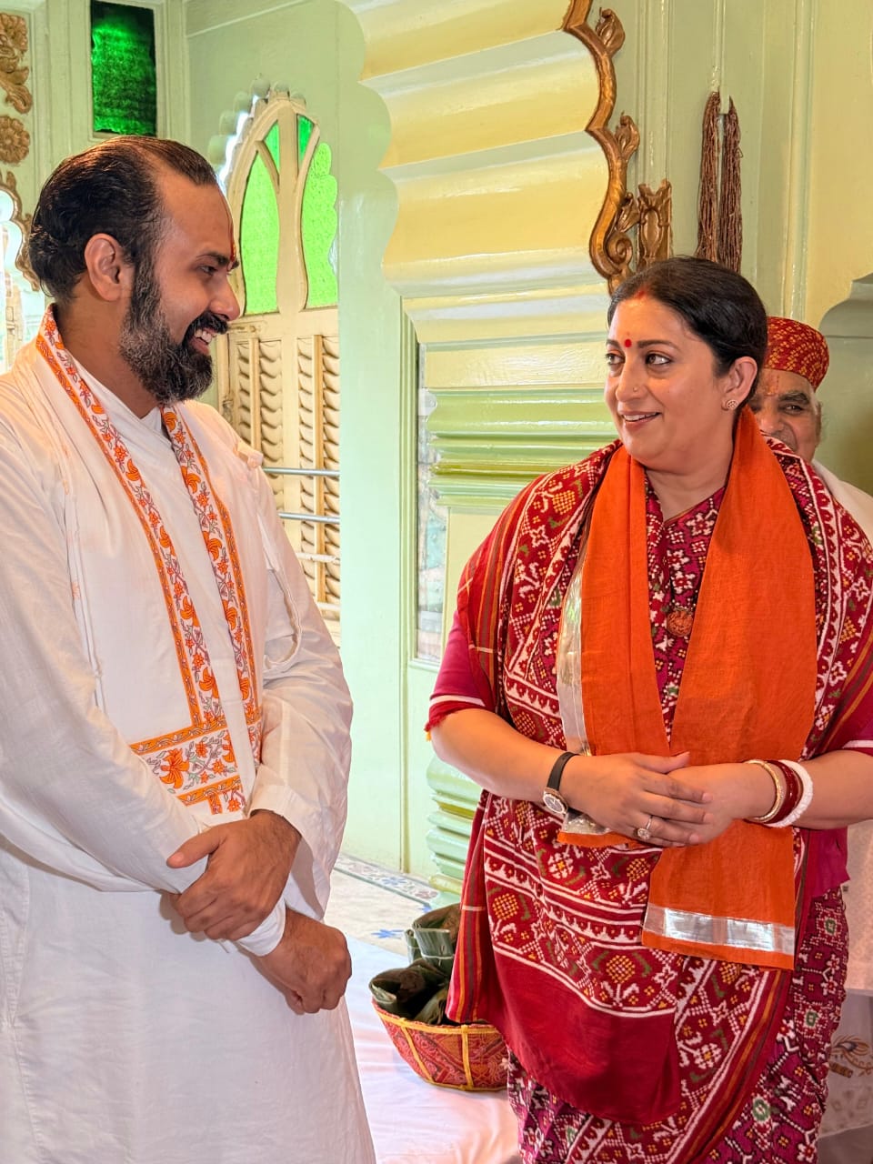 नाथद्वारा में स्मृति ईरानी व एकता कपूर ने किए श्रीनाथजी के दर्शन नाथद्वारा में स्मृति ईरानी व एकता कपूर ने किए श्रीनाथजी के दर्शन