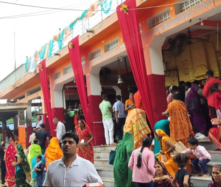 बाबा बदेवरानाथ धाम में दर्शन-पूजन करने उमड़े श्रद्धालु। बाबा बदेवरानाथ धाम में दर्शन-पूजन करने उमड़े श्रद्धालु।