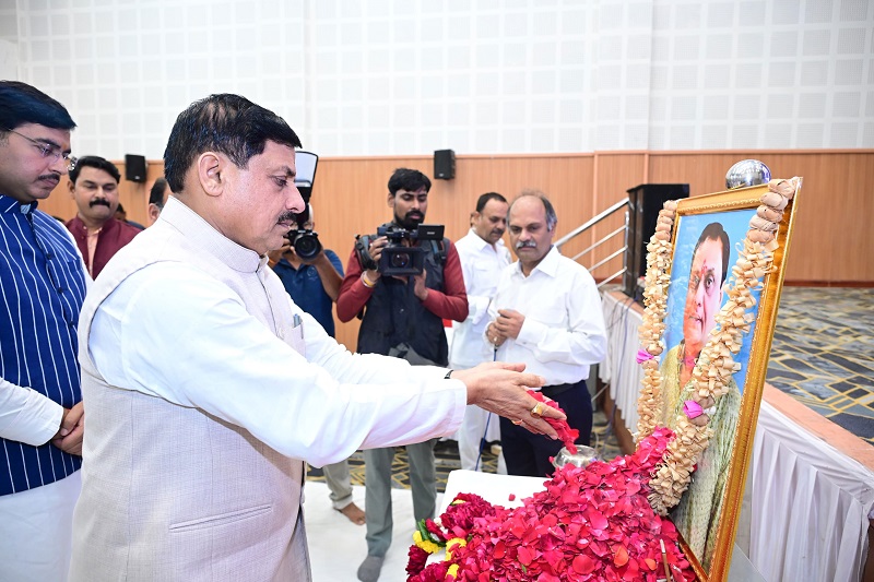 श्रद्धांजलि सभा में दिवंगत स्व. बैस की सेवाओं का हुआ स्मरण श्रद्धांजलि सभा में दिवंगत स्व. बैस की सेवाओं का हुआ स्मरण