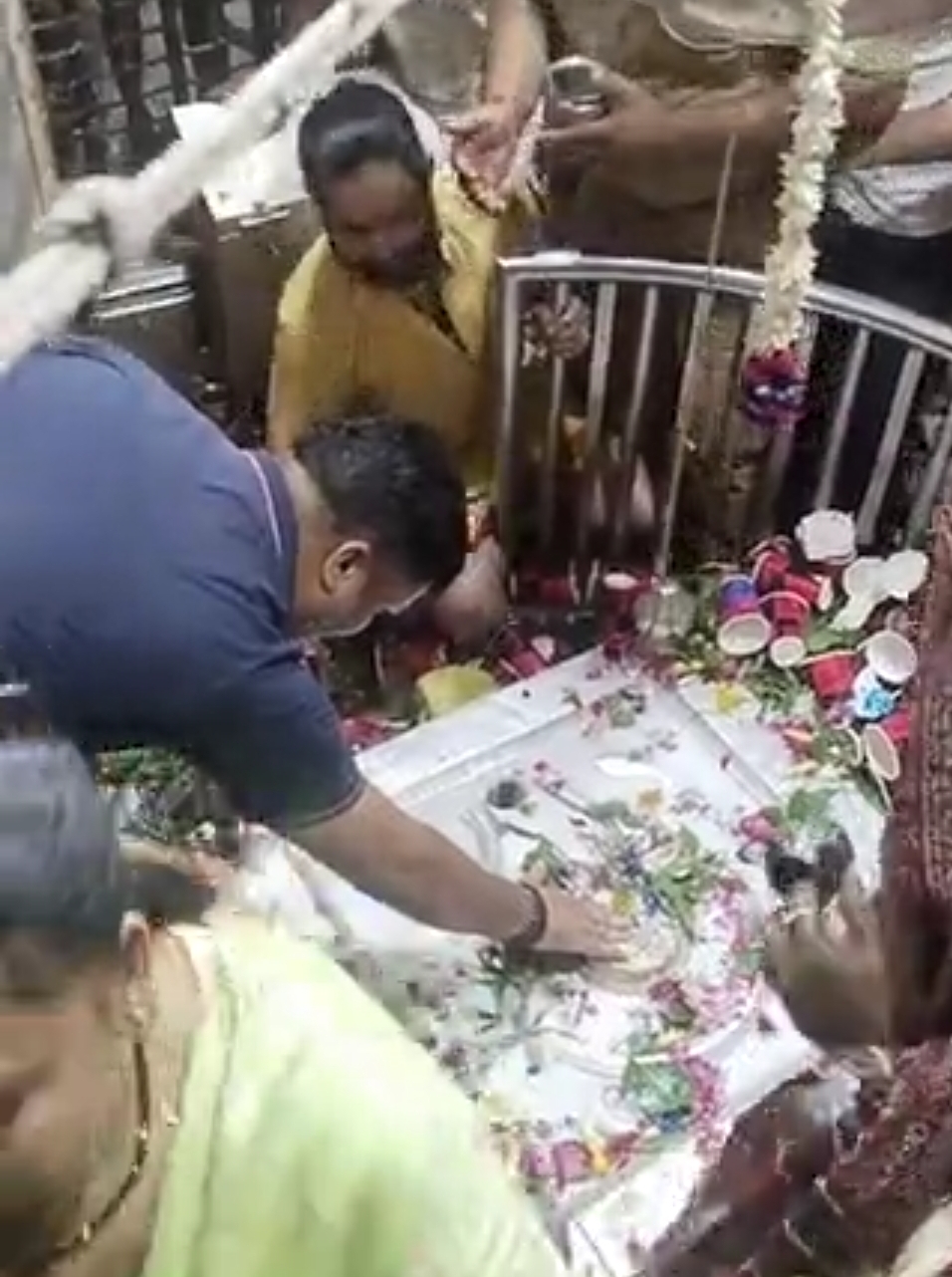 परमिट स्थित बाबा आनंदेश्वर का छायाचित्र