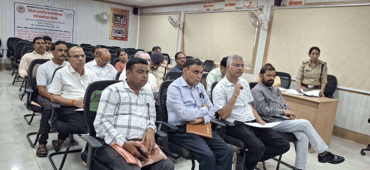 दमोह-बाल संरक्षण आयोग सदस्य डा.निवेदिता शर्मा,ओंकार सिंह ने प्रकरणों को सुना दमोह-बाल संरक्षण आयोग सदस्य डा.निवेदिता शर्मा,ओंकार सिंह ने प्रकरणों को सुना
