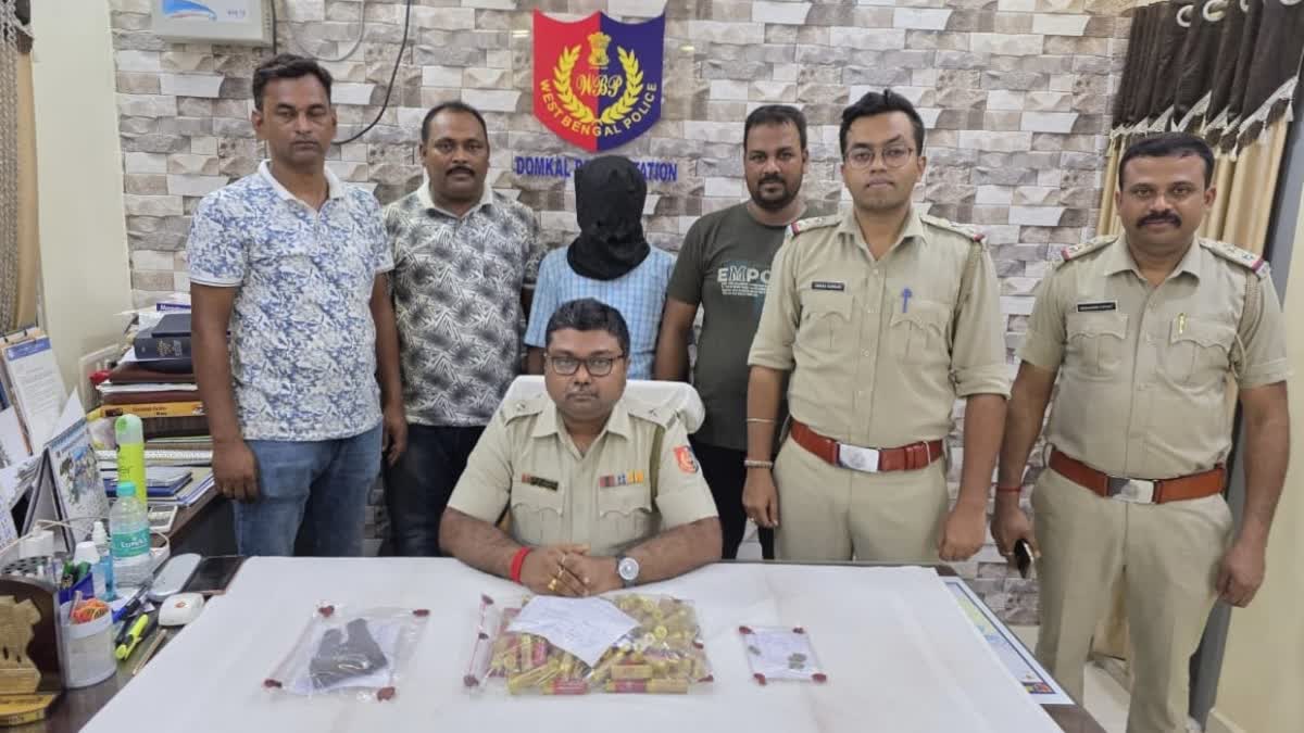 डोमकल से हथियारों के जखीरे के साथ एक व्यक्ति गिरफ्तार डोमकल से हथियारों के जखीरे के साथ एक व्यक्ति गिरफ्तार