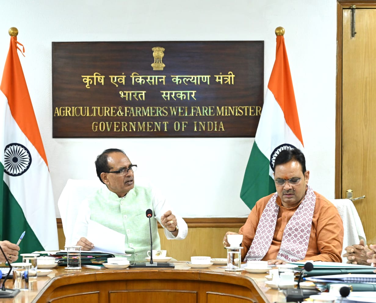 केन्द्रीय कृषि मंत्री शिवराज सिंह और मुख्यमंत्री भजनलाल के साथ मुलाकात केन्द्रीय कृषि मंत्री शिवराज सिंह और मुख्यमंत्री भजनलाल के साथ मुलाकात