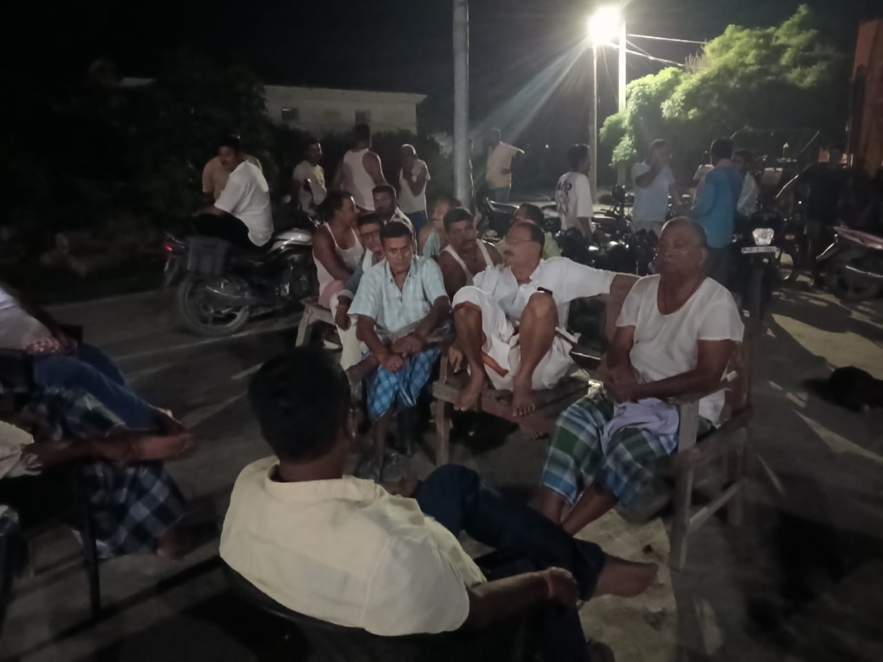 नागपंचमी पर होने वाले दंगल प्रतियोगिता की समीक्षा करते सदस्य