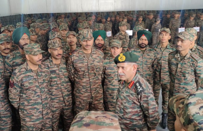 सेना प्रमुख ने लेह दौरे के दौरान भविष्य के लिए तैयार सेना के लिए उभरती प्रौद्योगिकियों को अपनाने पर दिया बल सेना प्रमुख ने लेह दौरे के दौरान भविष्य के लिए तैयार सेना के लिए उभरती प्रौद्योगिकियों को अपनाने पर दिया बल