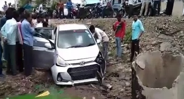 मंदसौर : अल्टो कार से 16 किलो डोडा चूरा जब्त, दो तस्कर भी गिरफ्तार मंदसौर : अल्टो कार से 16 किलो डोडा चूरा जब्त, दो तस्कर भी गिरफ्तार