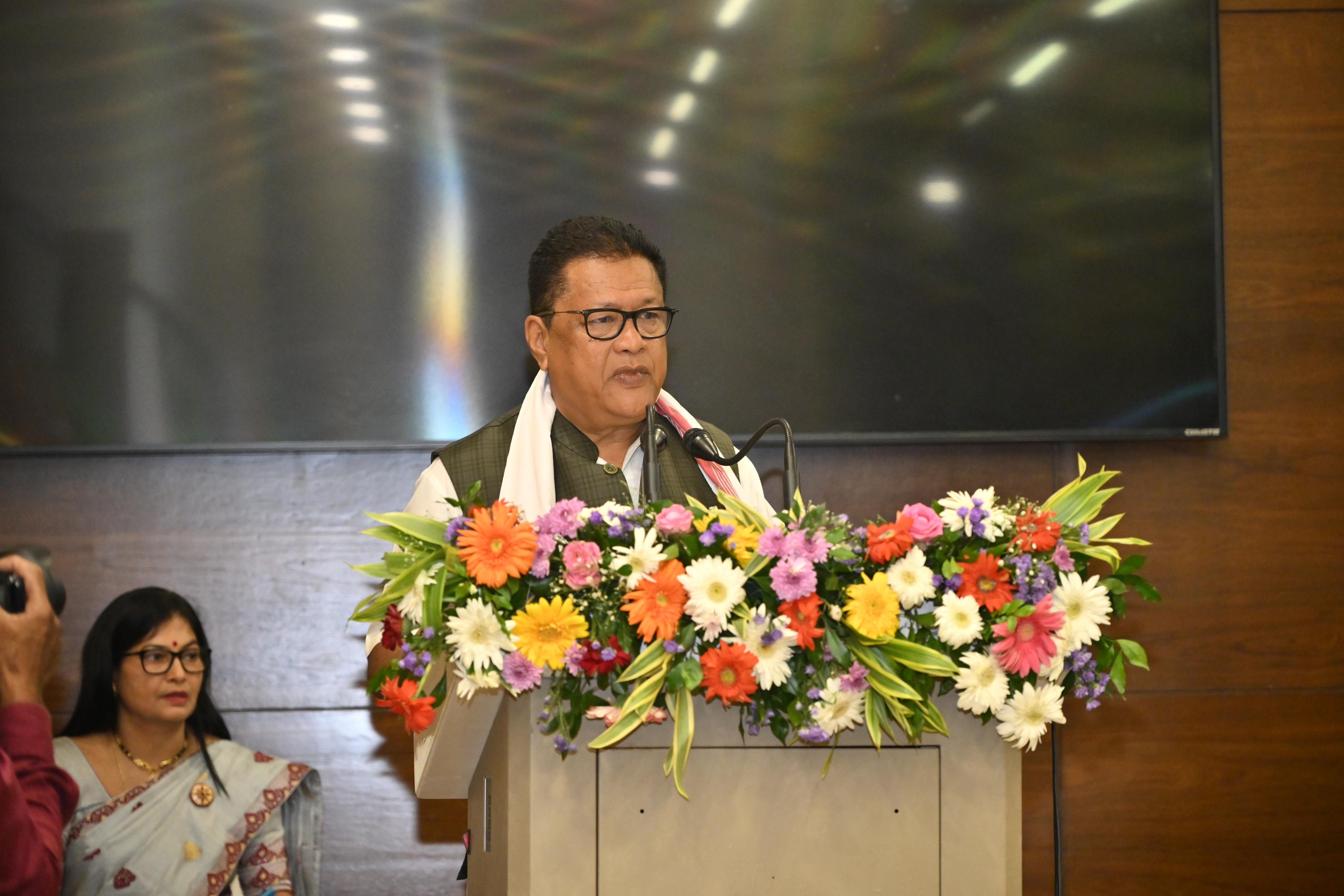 स्वतंत्रता सेनानी तरुण राम फूकन के सम्मान में आयोजित देशभक्ति दिवस कार्यक्रम में शिक्षा मंत्री डॉ रनोज पेगू। स्वतंत्रता सेनानी तरुण राम फूकन के सम्मान में आयोजित देशभक्ति दिवस कार्यक्रम में शिक्षा मंत्री डॉ रनोज पेगू।
