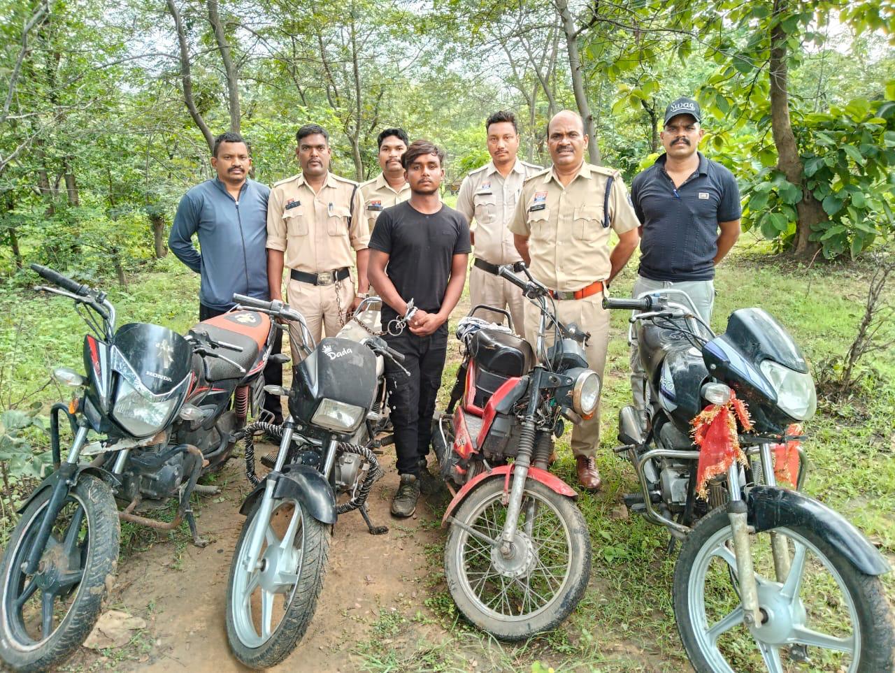 कोरबा में मोटरसाइकिल चोरी गिरोह का आरोपी गिरफ्तार कोरबा में मोटरसाइकिल चोरी गिरोह का आरोपी गिरफ्तार