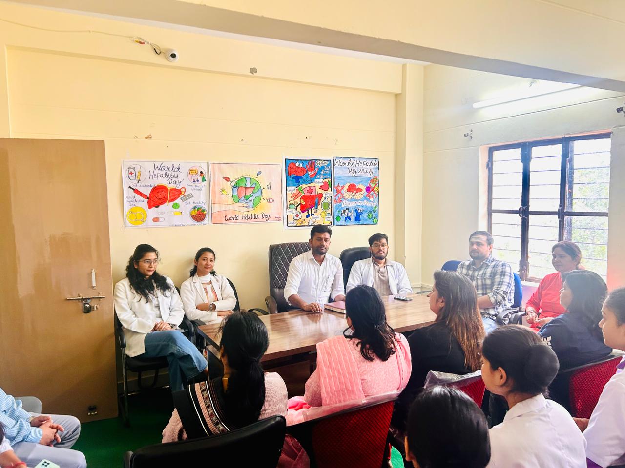 खिरसू मैं आयोजित जागरूकता गोष्ठी में मौजूद लोग