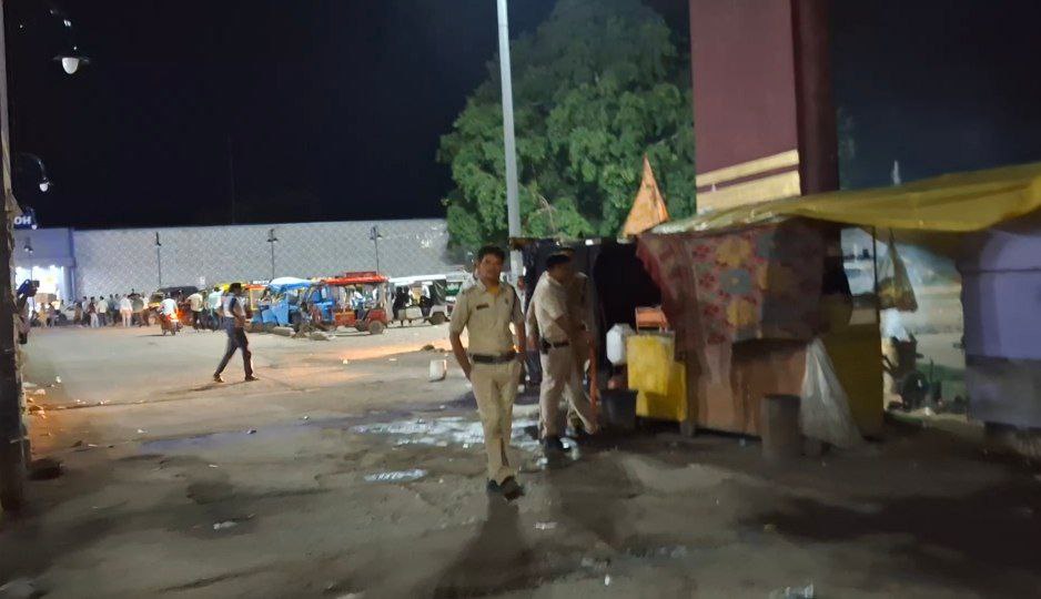 दमोह- पुलिस ने 20 से अधिक संदिग्धों को हिरासत में लिया दमोह- पुलिस ने 20 से अधिक संदिग्धों को हिरासत में लिया