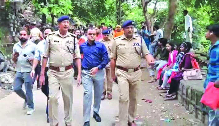 निरीक्षण के दौरान निरीक्षण के दौरान