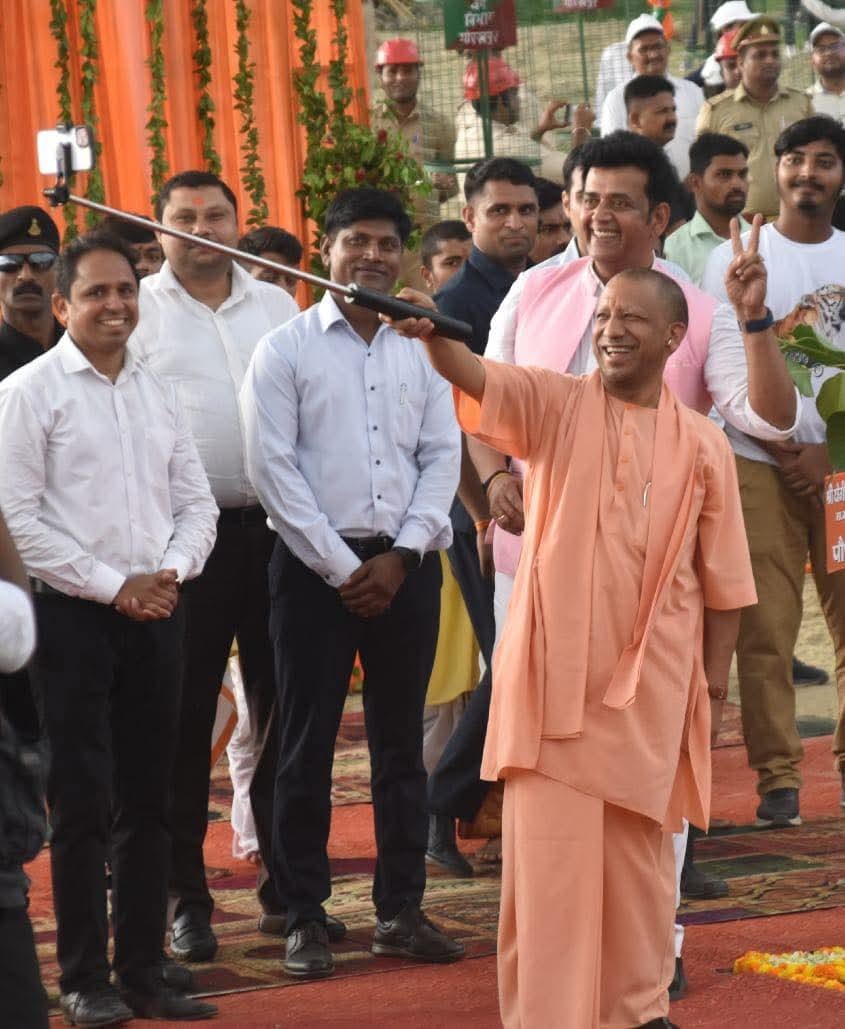 योगी आदित्यनाथ को उत्तर प्रदेश के सबसे लंबे कार्यकाल वाले मुख्यमंत्री बनने पर सांसद रवि किशन शुक्ला ने दी हार्दिक बधाई*