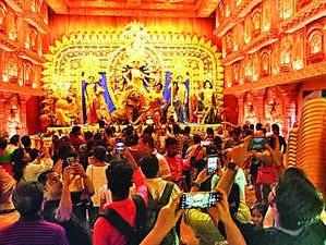 दुर्गा पूजा की भीड़