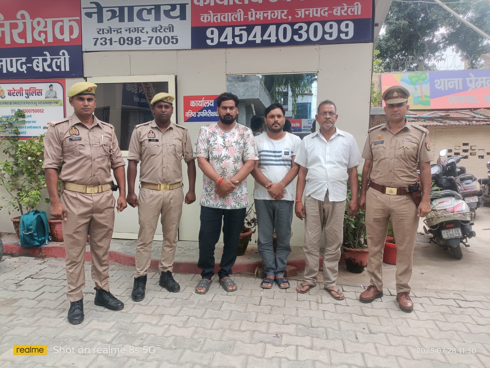 प्रेमनगर पुलिस की गिरफ्त में रेलवे में नौकरी का झांसा देकर ठगी करने वाले तीन आरोपी। प्रेमनगर पुलिस की गिरफ्त में रेलवे में नौकरी का झांसा देकर ठगी करने वाले तीन आरोपी।