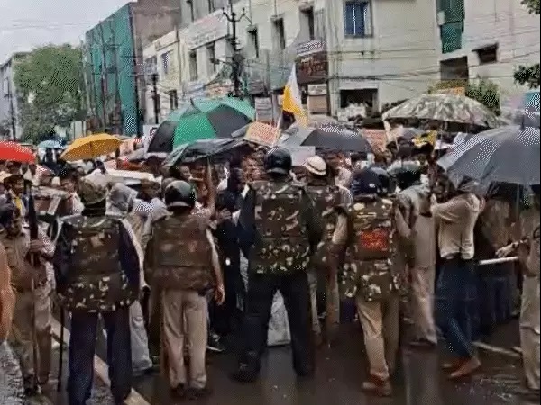 ओबीसी समाज ने आरक्षण की मांग को लेकर किया प्रदर्शन ओबीसी समाज ने आरक्षण की मांग को लेकर किया प्रदर्शन