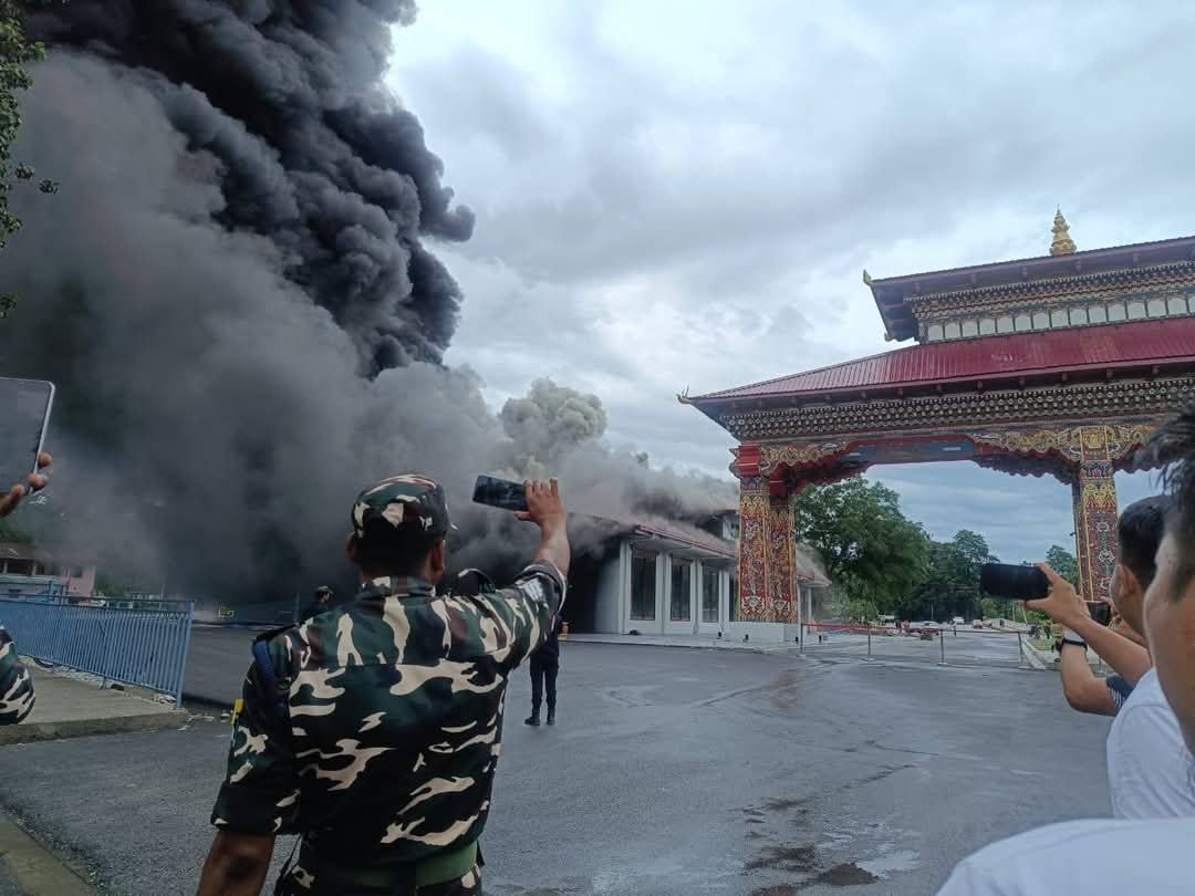 भारत-भूटान अंतरराष्ट्रीय सीमा स्थित नव-निर्मित इमिग्रेशन कार्यालय में लगी आग