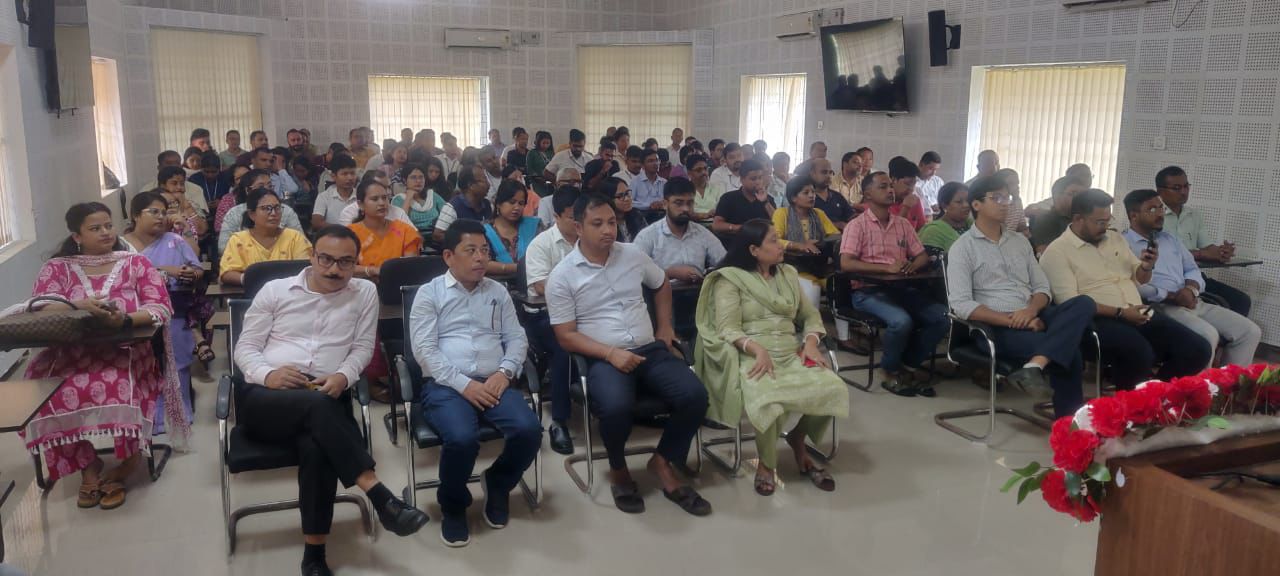 कोकराझार में देशभक्ति दिवस पर श्रद्धांजलि अर्पित। कोकराझार में देशभक्ति दिवस पर श्रद्धांजलि अर्पित।