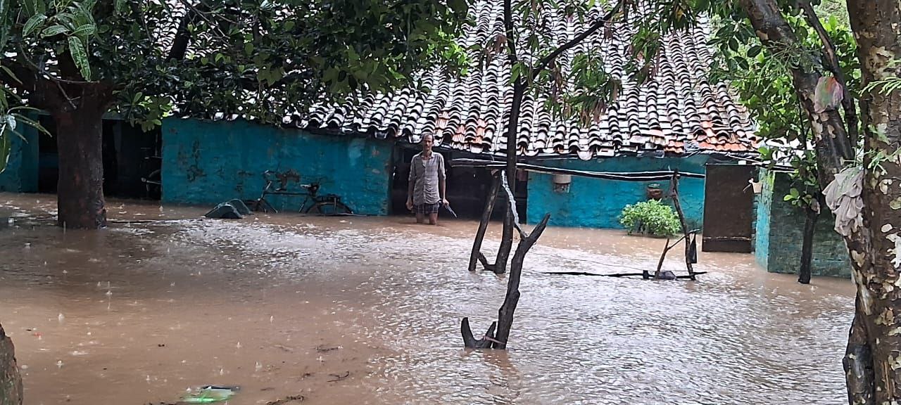 दमोह-ब्यारमा नदी में भारी उफान,क्षेत्र में अनेक ग्राम बाढ की चपेट में आये दमोह-ब्यारमा नदी में भारी उफान,क्षेत्र में अनेक ग्राम बाढ की चपेट में आये