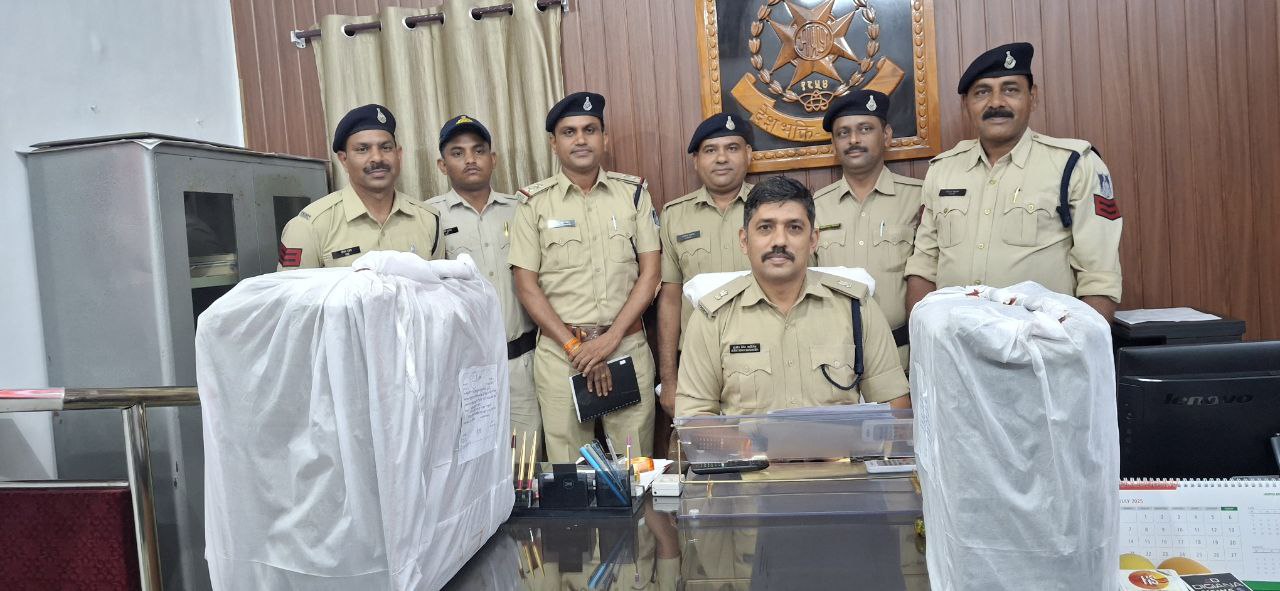 दमोह-पुलिस ने कम्पूटर के सीपीओ से 18 किलो से अधिक गांजा जप्त किया दमोह-पुलिस ने कम्पूटर के सीपीओ से 18 किलो से अधिक गांजा जप्त किया