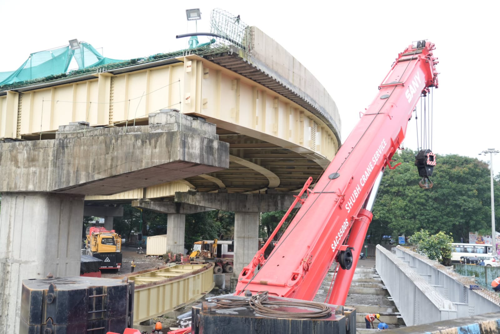Thane station work halted due to percentage Thane station work halted due to percentage