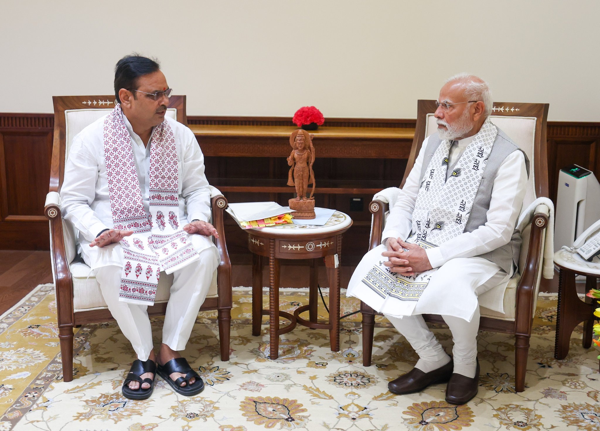 मुख्यमंत्री भजनलाल शर्मा प्रधानमंत्री नरेंद्र मोदी से मुलाकात करते हुए। मुख्यमंत्री भजनलाल शर्मा प्रधानमंत्री नरेंद्र मोदी से मुलाकात करते हुए।