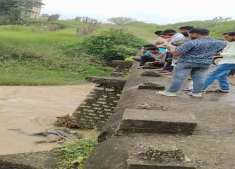 घटनास्थल की तस्वीर घटनास्थल की तस्वीर