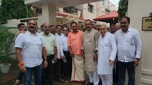 दुर्ग में कांग्रेस के पूर्व सांसद अरुण वोरा के निवास पर इंडी गठबंधन के सांसद