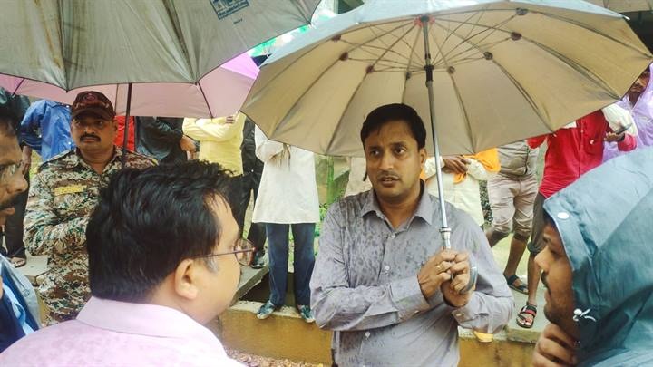 विदिशाः कलेक्टर ने राहत शिविर में पहुंचकर लिया जायजा लिया, पीड़ितों से किया संवाद विदिशाः कलेक्टर ने राहत शिविर में पहुंचकर लिया जायजा लिया, पीड़ितों से किया संवाद