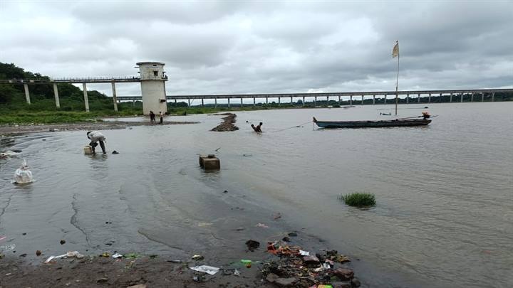 इंदिरा सागर एवं ओंकारेश्वर बांध के गेट खोले