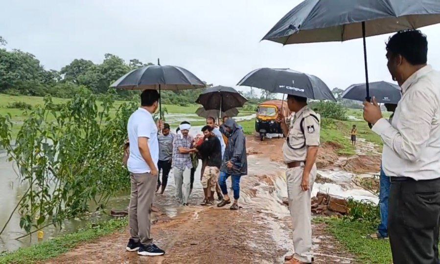 दमोह-ब्यारमा नदी में भारी उफान,क्षेत्र में अनेक ग्राम बाढ की चपेट में आये दमोह-ब्यारमा नदी में भारी उफान,क्षेत्र में अनेक ग्राम बाढ की चपेट में आये