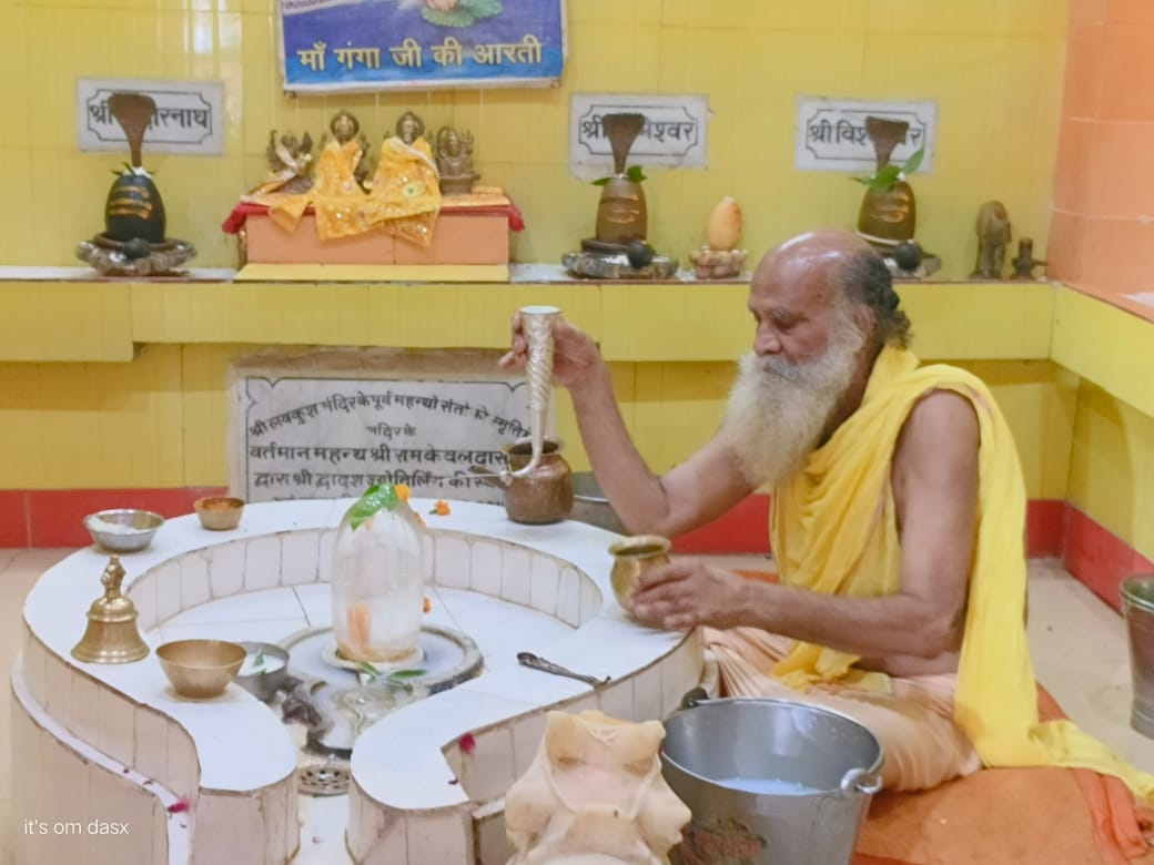 लवकुश मंदिर में नागदेवता एवं भाेलेबाबा का किया पूजन लवकुश मंदिर में नागदेवता एवं भाेलेबाबा का किया पूजन