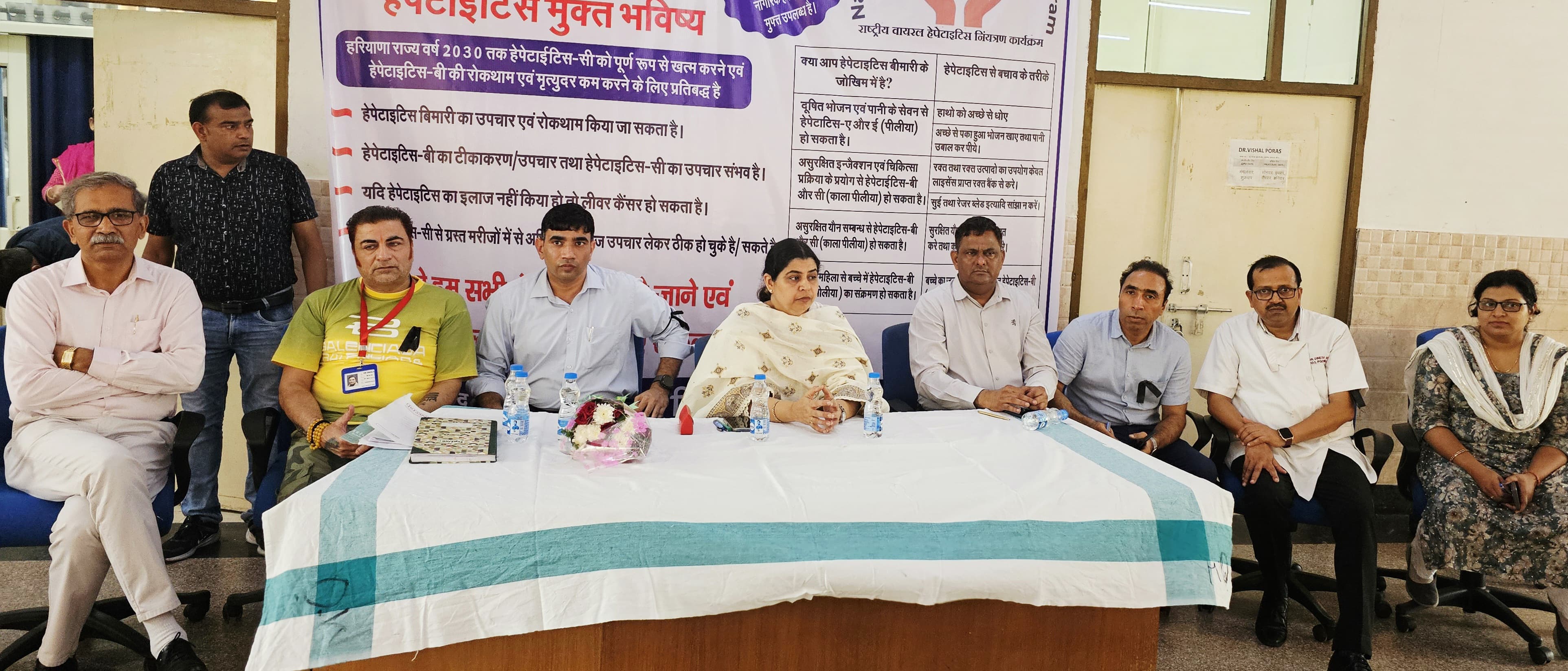 कार्यक्रम में मौजूद चिकित्सा अधिकारी जानकारी देते हुए। कार्यक्रम में मौजूद चिकित्सा अधिकारी जानकारी देते हुए।
