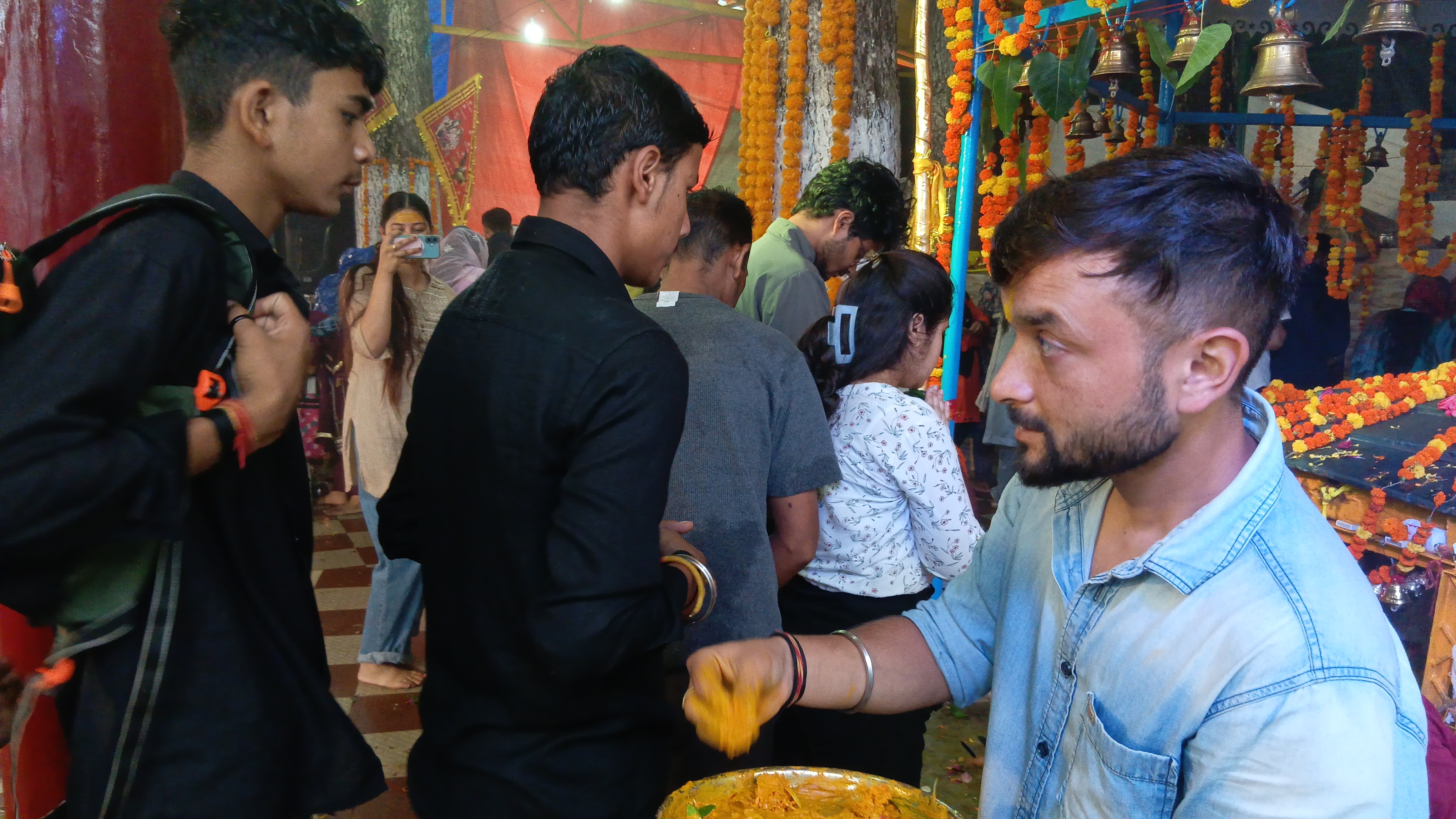 नाग पंचमी पर नागदेव मंदिर में उमड़े श्रद्धालु