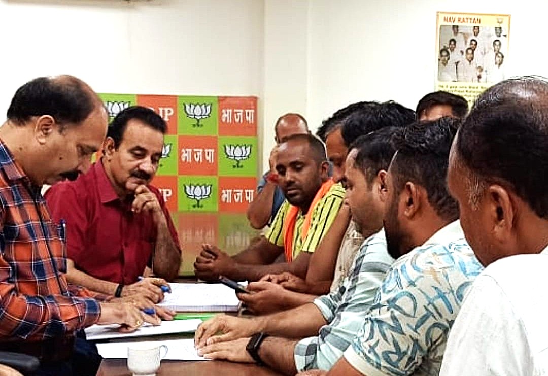 डॉ. राजीव भगत ने भाजपा मुख्यालय में जनता दरबार लगाया डॉ. राजीव भगत ने भाजपा मुख्यालय में जनता दरबार लगाया