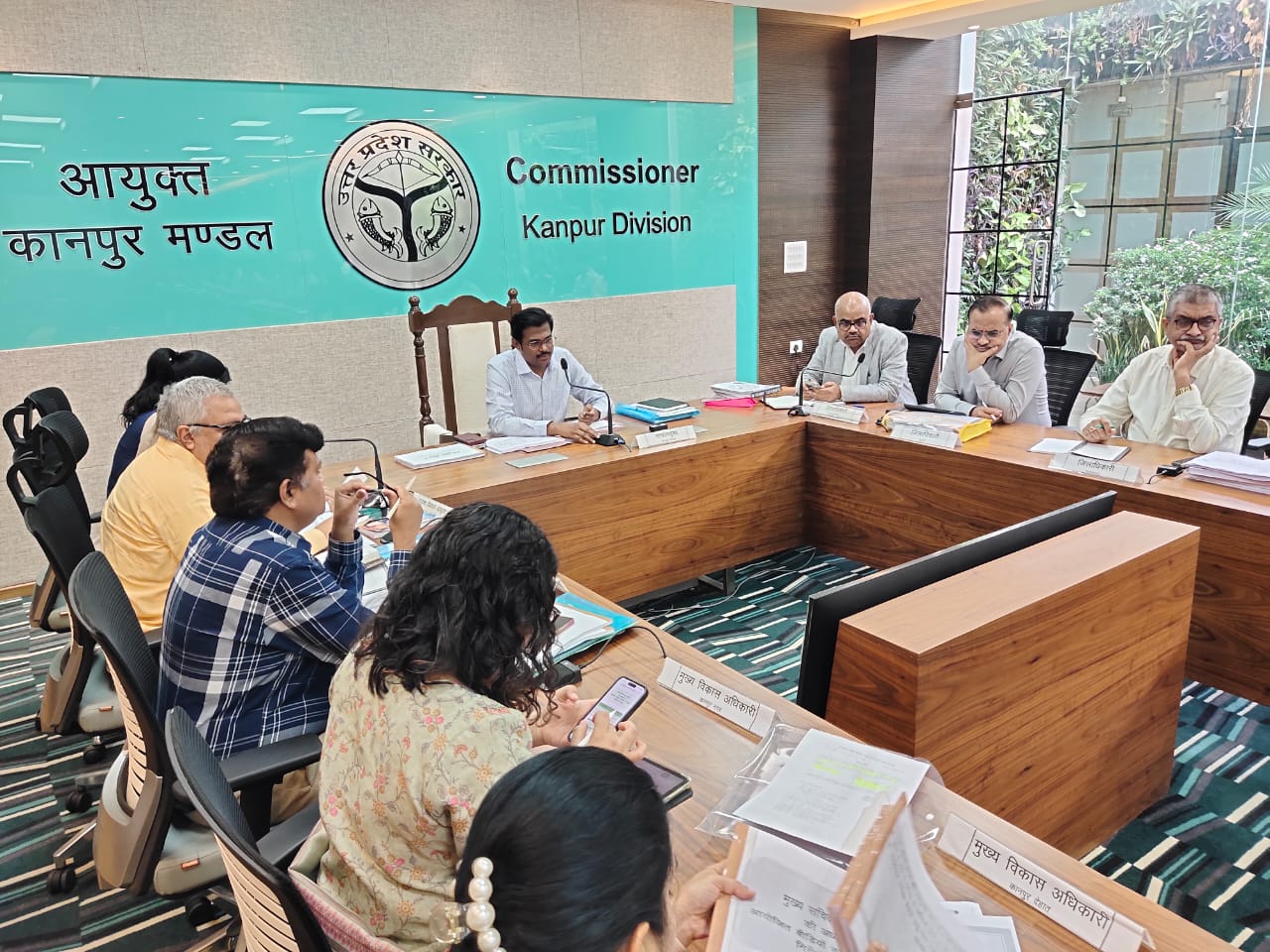 बैठक के दौरान लिया गया छाया चित्र