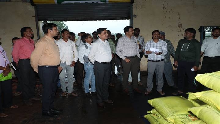 कलेक्टर ने किया भंडारण केंद्र का औचक निरीक्षण कलेक्टर ने किया भंडारण केंद्र का औचक निरीक्षण