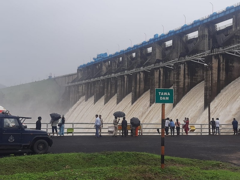 इटारसी में भारी बारिश के कारण तवा डैम के 9 गेट खोले गए इटारसी में भारी बारिश के कारण तवा डैम के 9 गेट खोले गए