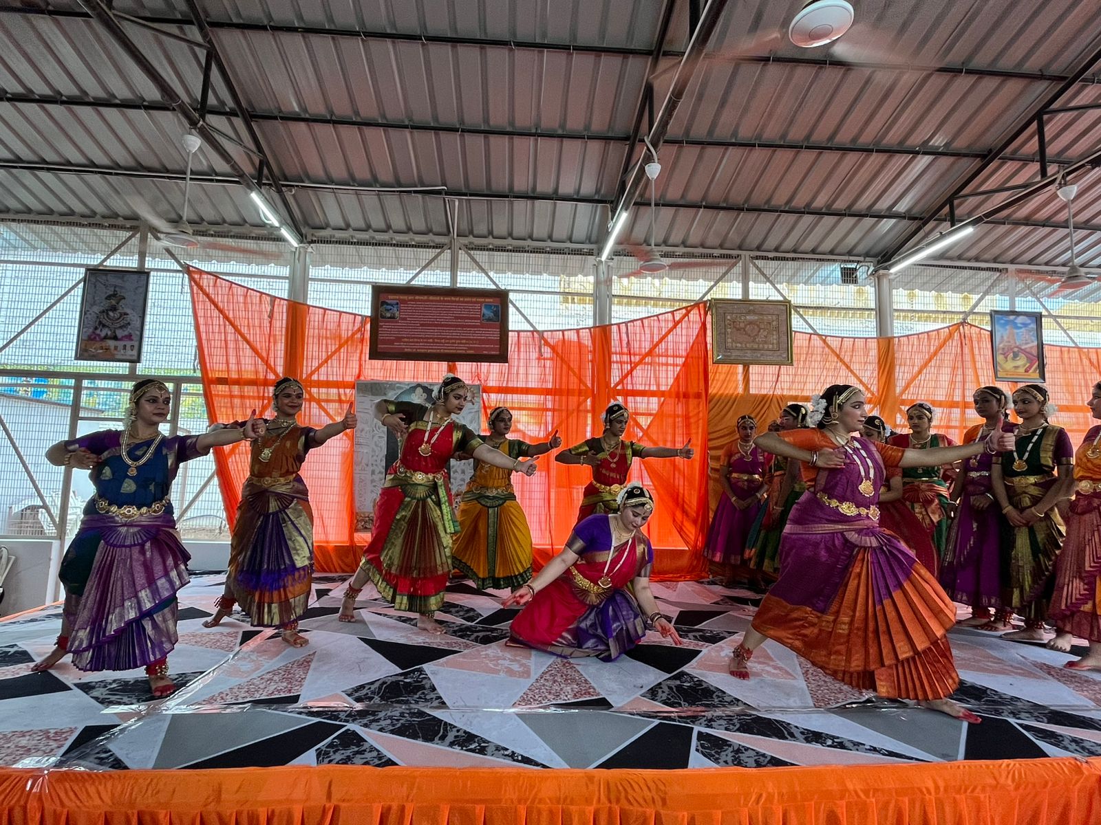 बंगलौर के दल की नागपंचमी पर अनुपम प्रस्तुति बंगलौर के दल की नागपंचमी पर अनुपम प्रस्तुति