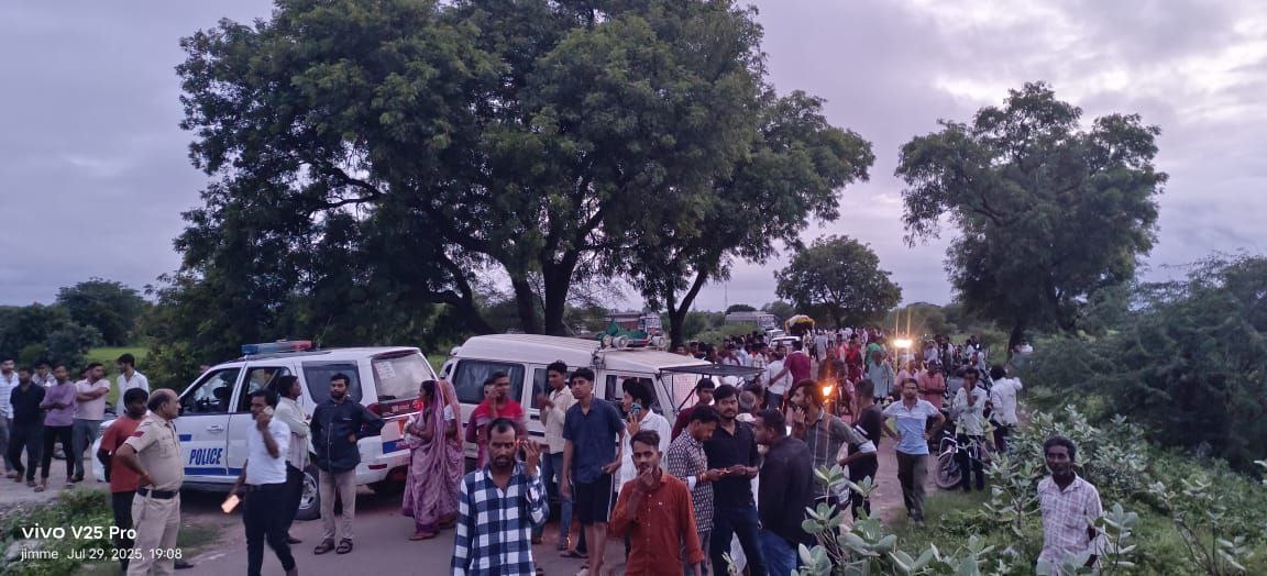 दमोह-व्यारमा नदी पर बना पुल छतिग्रस्त घोषित कलेक्टर ने बताये वैकल्पिक मार्ग दमोह-व्यारमा नदी पर बना पुल छतिग्रस्त घोषित कलेक्टर ने बताये वैकल्पिक मार्ग