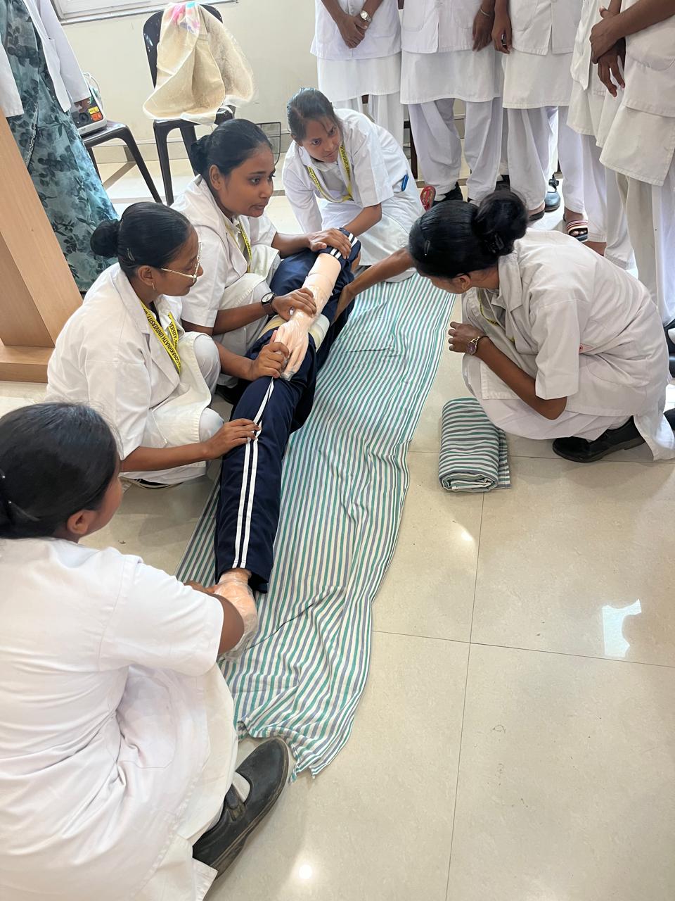 *महायोगी गोरखनाथ चिकित्सालय में नर्सिंग स्टॉफ के प्रोफेशनल डेवलपमेंट प्रोग्राम का दूसरा दिन* *महायोगी गोरखनाथ चिकित्सालय में नर्सिंग स्टॉफ के प्रोफेशनल डेवलपमेंट प्रोग्राम का दूसरा दिन*