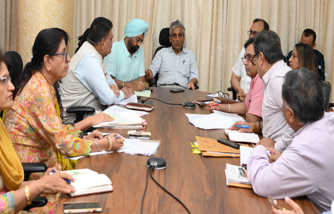 स्वास्थ्य विभाग के अतिरिक्त मुख्य सचिव एसटीएफ की बैठक लेते हुए स्वास्थ्य विभाग के अतिरिक्त मुख्य सचिव एसटीएफ की बैठक लेते हुए