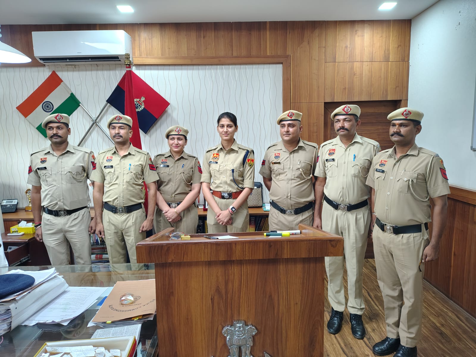 पंचकूला में पदाेन्नत हुए कर्मचारियाें के साथ डीसीपी सृष्टी गुप्ता पंचकूला में पदाेन्नत हुए कर्मचारियाें के साथ डीसीपी सृष्टी गुप्ता