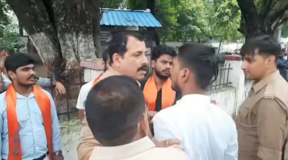 छात्रों से कोतवाल की झड़प छात्रों से कोतवाल की झड़प