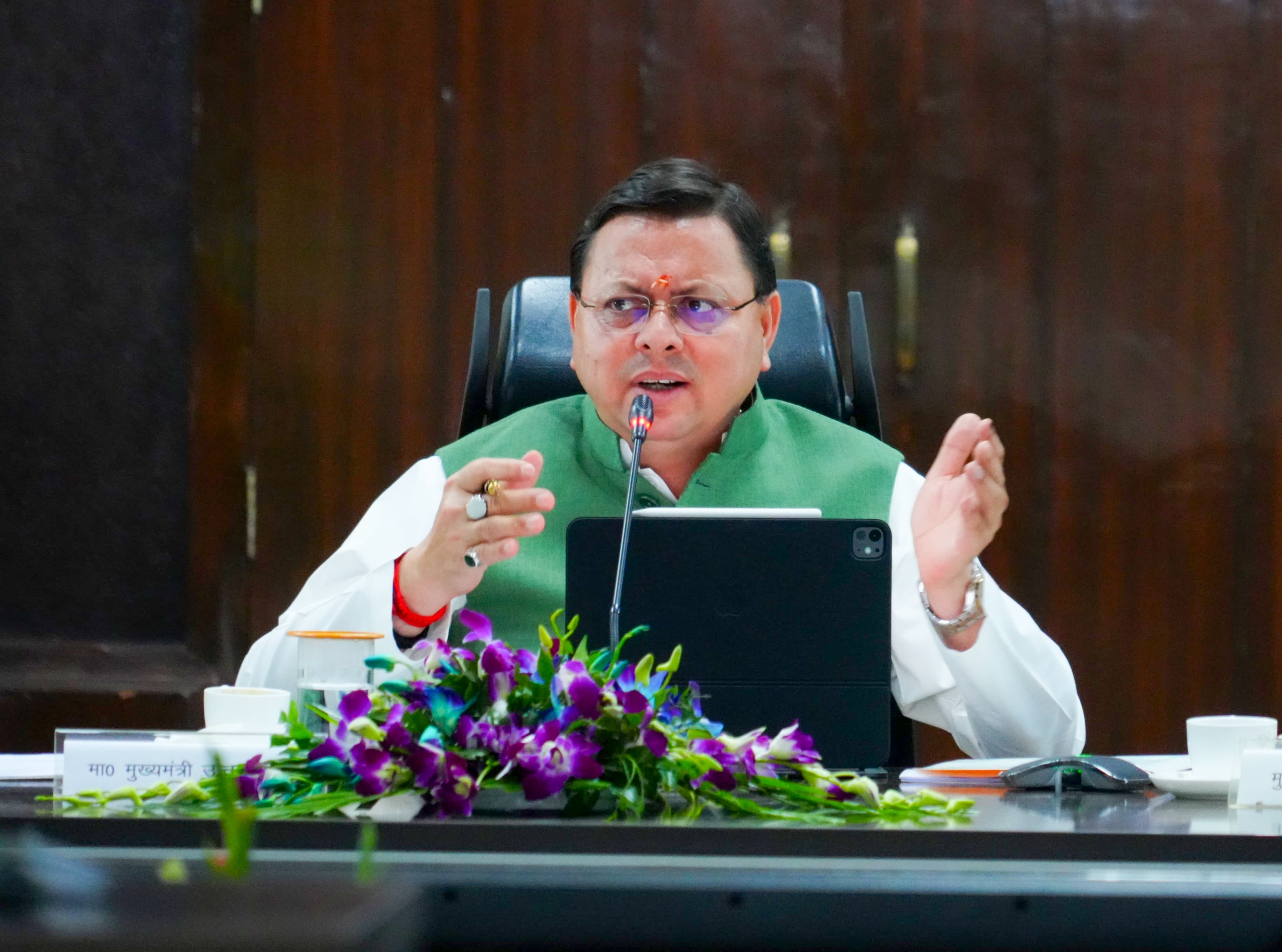 टिहरी लोकसभा क्षेत्र के अंतर्गत आने वाली विधानसभाओं की मुख्यमंत्री घोषणाओं और अन्य कार्यों की समीक्षा करते मुख्यमंत्री धामी टिहरी लोकसभा क्षेत्र के अंतर्गत आने वाली विधानसभाओं की मुख्यमंत्री घोषणाओं और अन्य कार्यों की समीक्षा करते मुख्यमंत्री धामी