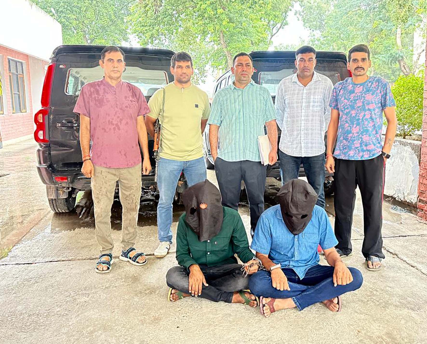 सीआईए टीम द्वारा पकड़े गए वाहन चोरी के दोनों आरोपी। सीआईए टीम द्वारा पकड़े गए वाहन चोरी के दोनों आरोपी।