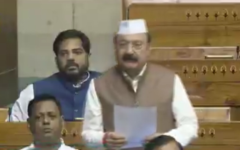 किशोरी लाल शर्मा की सदन में बोलने की फोटो