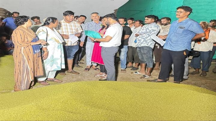 मूंग और उड़द खरीदी केंद्रों का निरीक्षण मूंग और उड़द खरीदी केंद्रों का निरीक्षण
