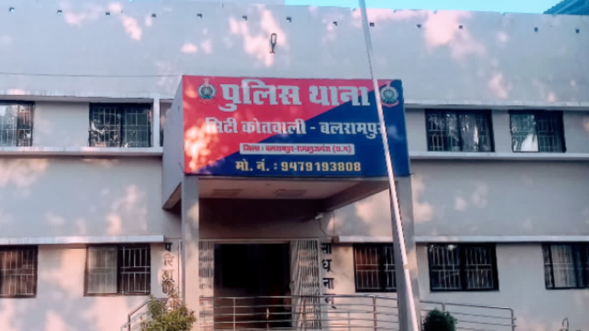 दूसरी शादी से नाराज पहली पत्नी ने पति के हाथ पैर बांधकर करंट से झटका देकर मार डाला दूसरी शादी से नाराज पहली पत्नी ने पति के हाथ पैर बांधकर करंट से झटका देकर मार डाला