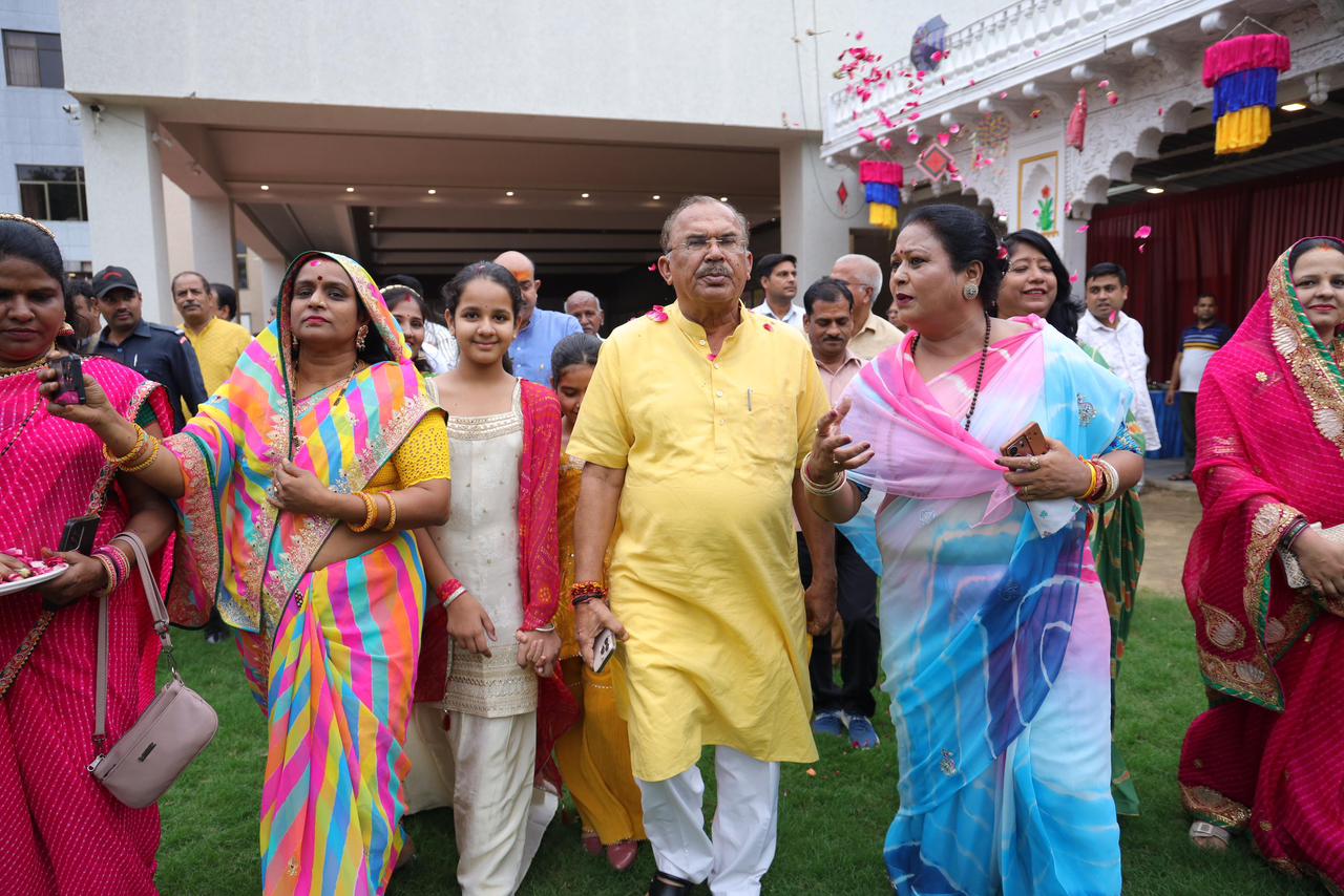 सतरंगी लहरिया महोत्सव  में राजस्थान विधानसभा अध्यक्ष देवनानी।